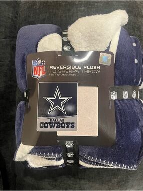 NFL Dallas Cowboys Plush-to-Sherpa Throw - Navy & White